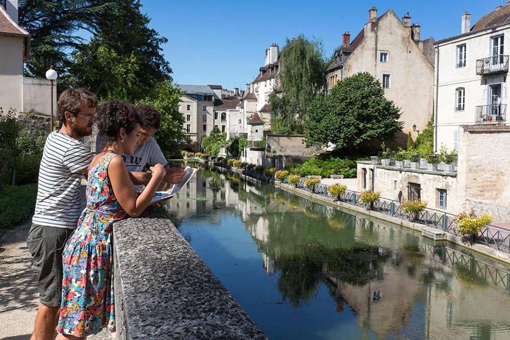 Confort & Style Dans Ce Joli De 44 M2, Separee, Plein Centre De Appartement